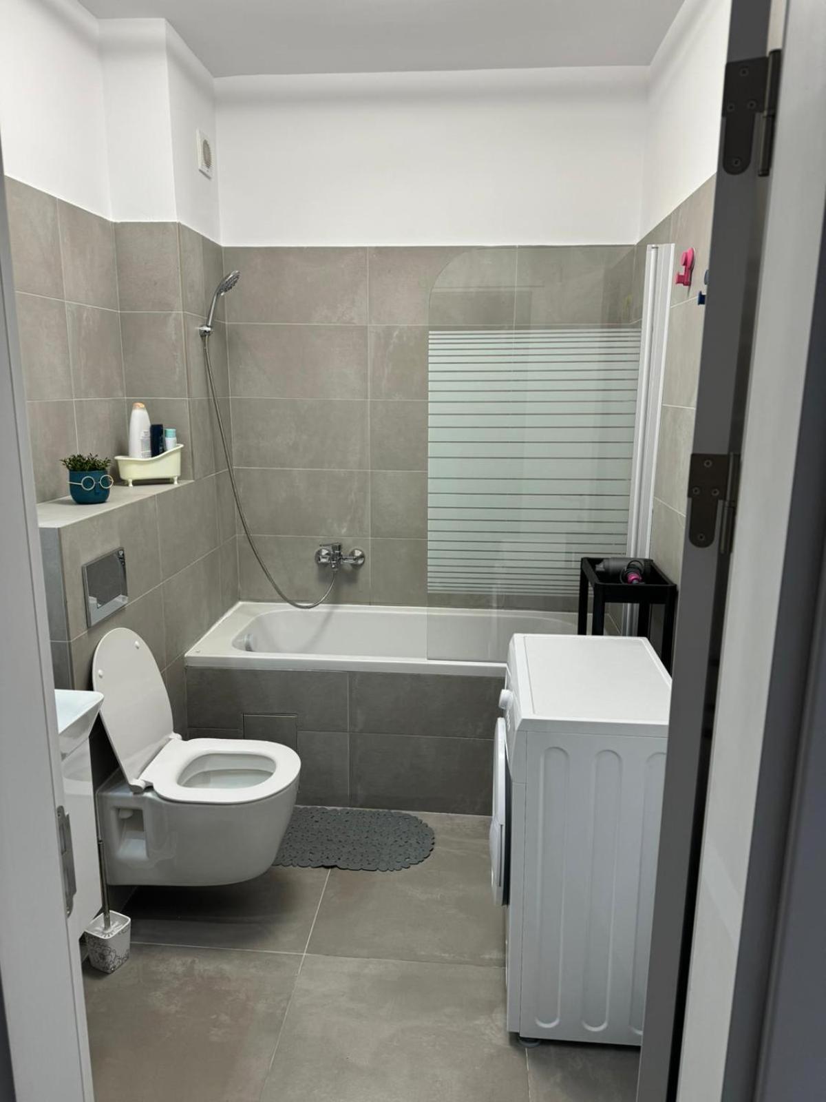 The Moon View Apartment Bucharest Exterior photo